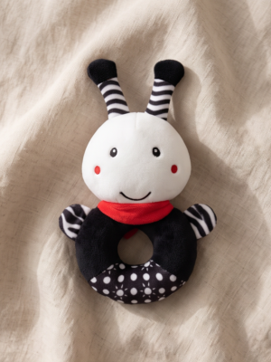 dainty-bee-bw-hand-rattle